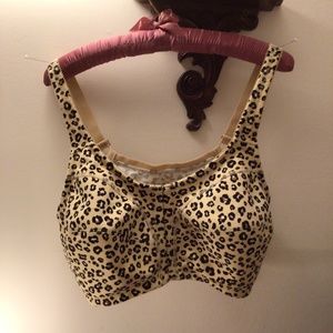 Women’s sport bra NWOT soft cups, animal print